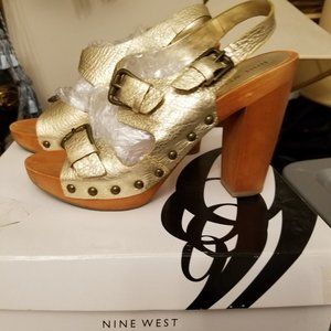 Nine West Gold leather sandal wooden heel with buckles